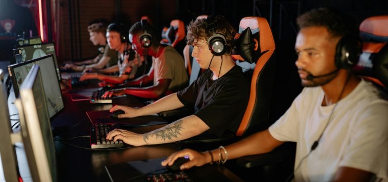 Scaling Esports Events with Cloud Computing for Seamless Gameplay